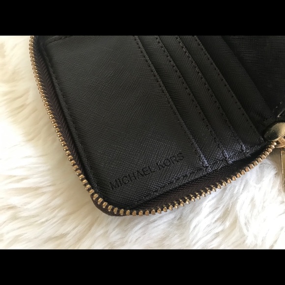 SOLD Michael Kors Jet Set Wallet - Picture 7 of 9